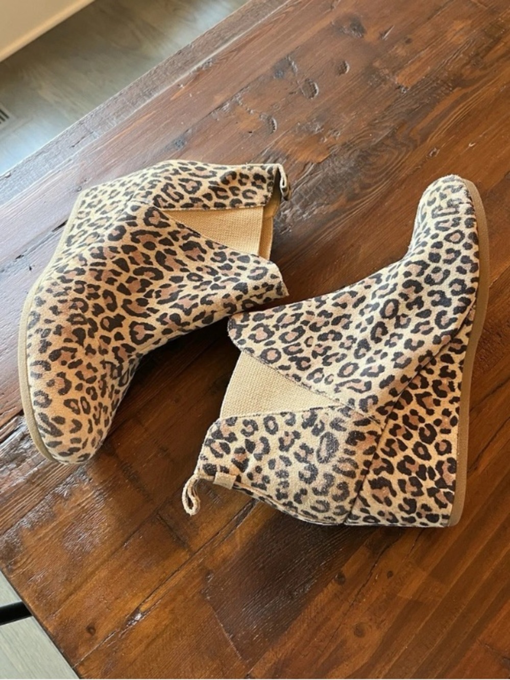 TOMS Kelsey Wedge Ankle Booties Desert Tan Leopard Print Suede Women's Size 9.5
